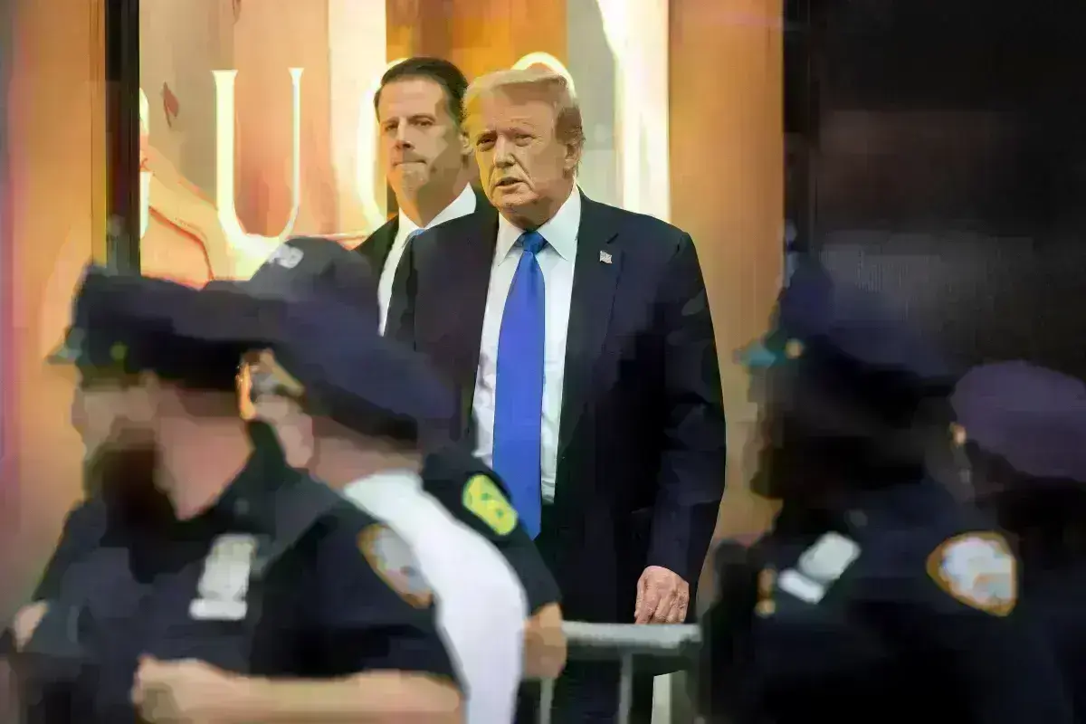 Ντόναλντ Τραμπ: Η επόμενη μέρα της ιστορικής δίκης του πρώην προέδρου των ΗΠΑ - Τα σενάρια για την ποινή του - Δηλώνει πολιτικός κρατούμενος