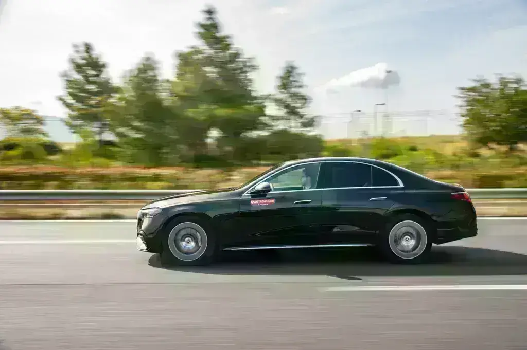 Δοκιμή Mercedes E-Class 300e: Class Up