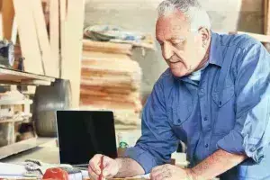 συνταξιούχοι Εργαζόμενοι 65άρηδες