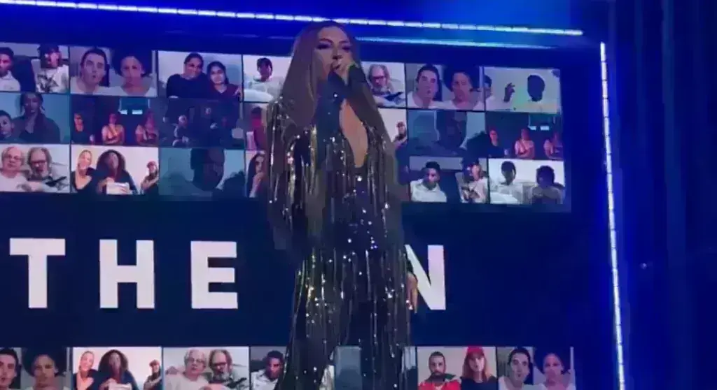 Eurovision 2024: Η Έλενα Παπαρίζου κάνει ενδυματολογική πρόβα και ξεσηκώνει τα πλήθη