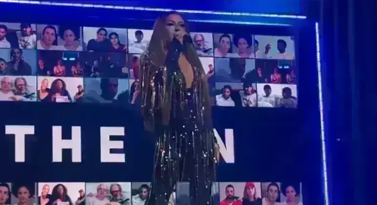 Eurovision 2024: Η Έλενα Παπαρίζου κάνει ενδυματολογική πρόβα και ξεσηκώνει τα πλήθη
