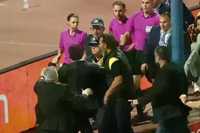 Le Figaro: Δημοσίευμα «κόλαφος» για το ελληνικό ποδόσφαιρο - «Πλήρης ασέβεια στην Φραπάρ μέσα σε μία θυελλώδης κατάσταση»