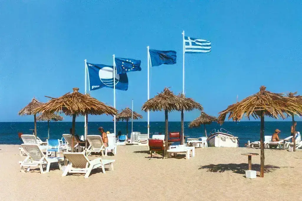 Γαλάζια Σημαία: 2η η Ελλάδα παγκοσμίως με 652 βραβευμένες παραλίες [όλη η λίστα]