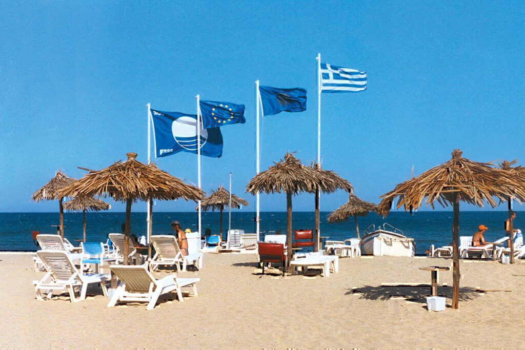 Γαλάζια Σημαία: 2η η Ελλάδα παγκοσμίως με 652 βραβευμένες παραλίες [όλη η λίστα]