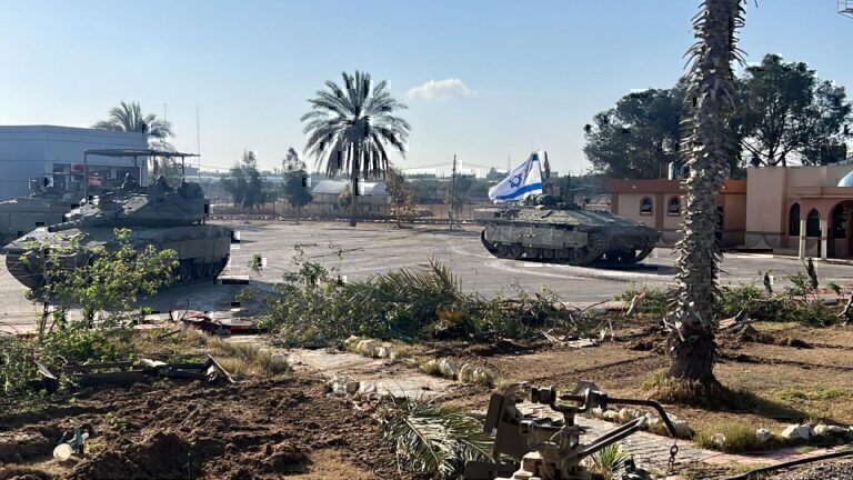 Ισραήλ: Οι IDF κατέλαβαν την παλαιστινιακή πλευρά του περάσματος στη Ράφα