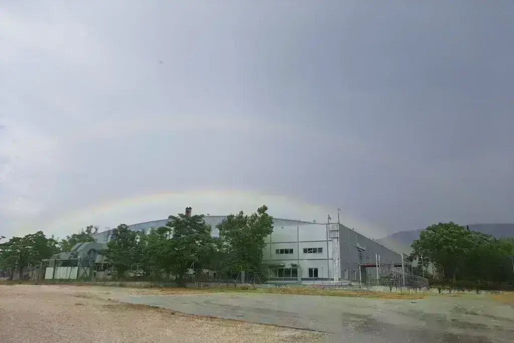 Σπάνιο φαινόμενο στον ουρανό της Αττικής: Το τριπλό ουράνιο τόξο και η εξήγηση του Κολυδά