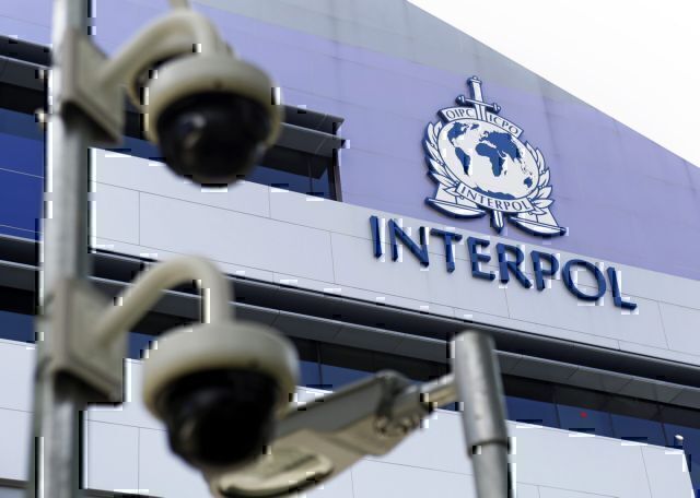 Ιντερπόλ: «Κόκκινο σήμα» για Τούρκο έφηβο και τη μητέρα του- Προκάλεσαν θανατηφόρο δυστύχημα και διέφυγαν
