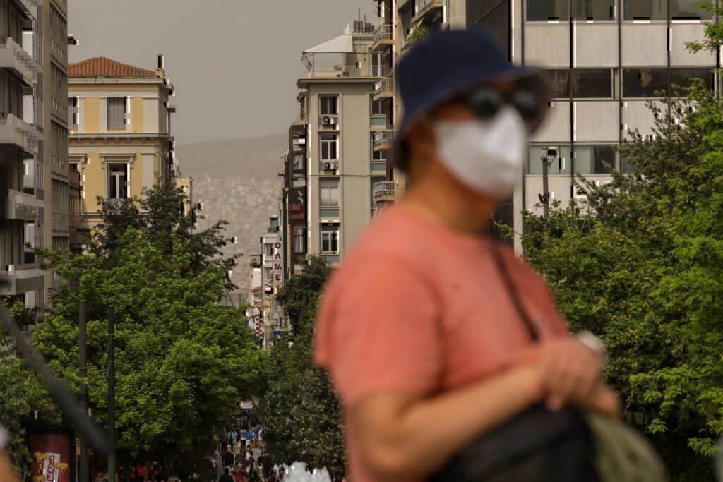 Καιρός: Έτοιμος να σαρώσει τα πάντα ο υποτροπικός αεροχείμαρρος – Έρχονται 35αρια σε 7 περιοχές, νέα εισβολή της αφρικανικής σκόνης