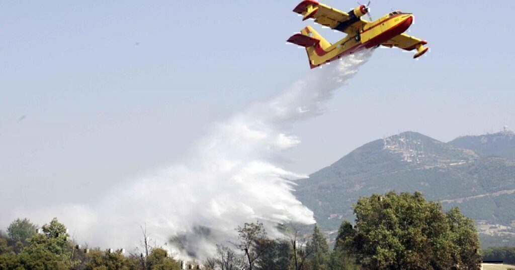 Χαλκιδική: Αδιανόητο περιστατικό- Canadair έριξε τόνους νερού σε πελάτες ξενοδοχείου