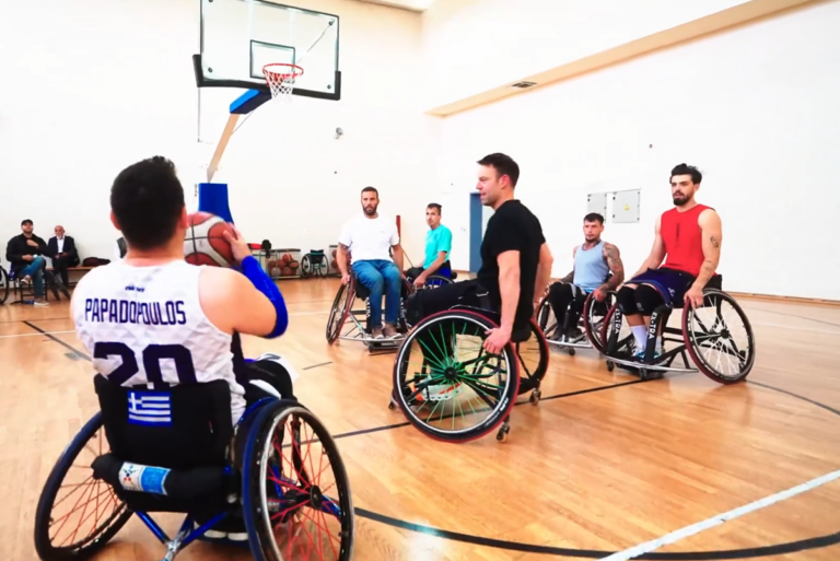 Κασσελάκης: Έπαιξε μπάσκετ με αμαξίδιο