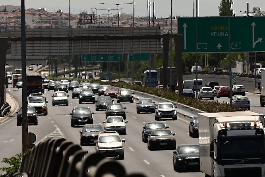 Κίνηση: Καθυστερήσεις και μποτιλιάρισμα- Σε απόγνωση οι οδηγοί
