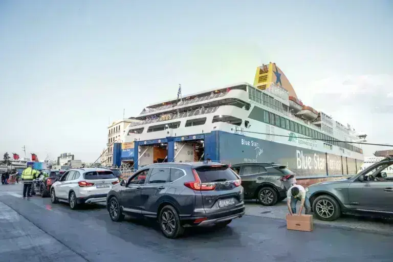 Πάσχα 2024: Κίνηση για γερά νεύρα - Μεγάλες καθυστερήσεις σε Αττική Οδό και Εθνική προς Κόρινθο - Γεμάτα αεροπλάνα, πλοία και ΚΤΕΛ