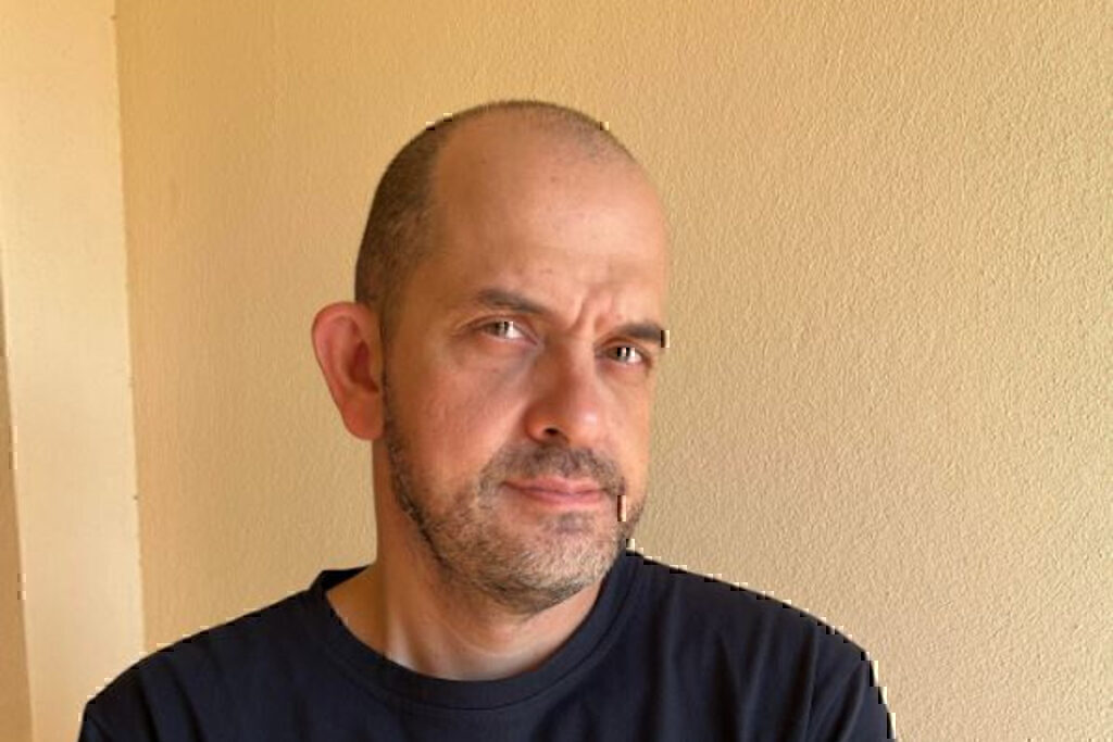 Πολυχρόνης Κουτσάκης στον ΕΤ: Οι ήρωές μου οδηγούνται σε ακραίες πράξεις για την αγάπη
