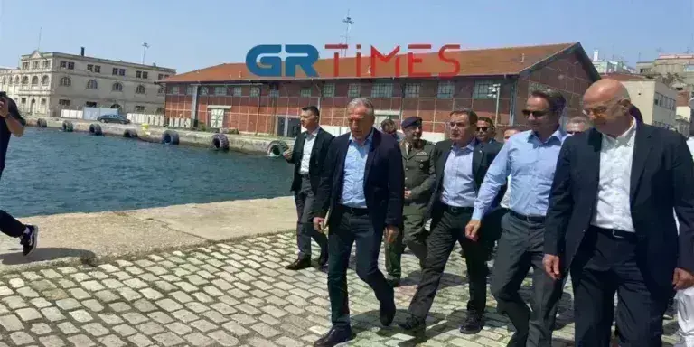 Θεσσαλονίκη: Στο αντιτορπιλικό «Βέλος» Μητσοτάκης και Δένδιας [εικόνες και βίντεο]