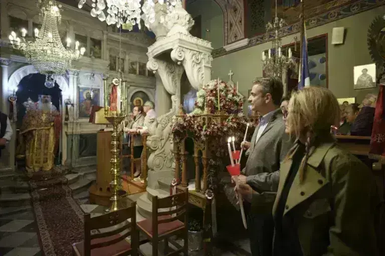 Ανάσταση στην Τήνο έκανε ο Κυριάκος Μητσοτάκης