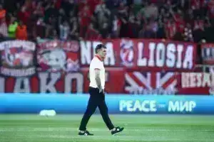 Ολυμπιακός-Άστον Βίλα: Σείεται το «Γ. Καραϊσκάκης» - Αποθεώθηκε κατά την είσοδό του στον αγωνιστικό χώρο ο Μεντιλίμπαρ