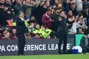 Ολυμπιακός – Άστον Βίλα: Με Μαρτίνες η ενδεκάδα του Έμερι στο «Γ. Καραϊσκάκης»