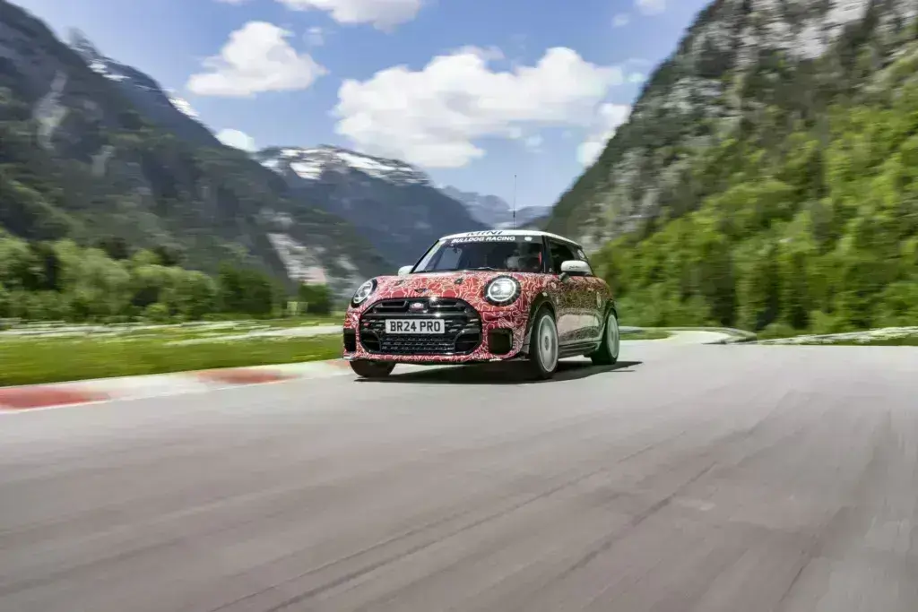 Το νέο MINI John Cooper Works κάνει ντεμπούτο στο Nürburgring