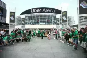 Ευρωλίγκα-Φάιναλ Φορ: Εκτεταμένα επεισόδια έξω από την Uber Arena - Τούρκοι επιτέθηκαν σε οπαδούς του Παναθηναϊκού [βίντεο]