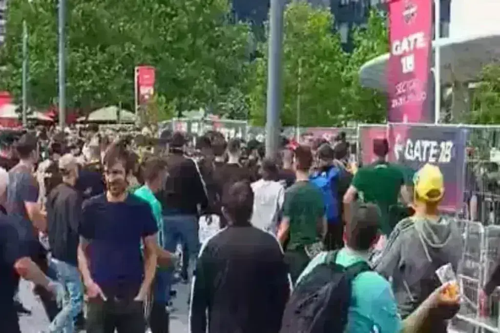 Φάιναλ Φορ: Οι Τούρκοι αμαύρωσαν την γιορτή – Τραυματίστηκαν οπαδοί του Παναθηναϊκού, χτυπήθηκε φίλος του Ολυμπιακού, ποδοπατήθηκε γυναίκα σεκιούριτι