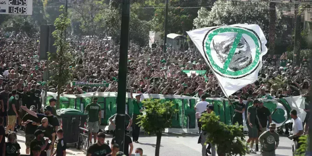 Παναθηναϊκός: Πλήθος κόσμου στο συλλαλητήριο των οργανωμένων του «τριφυλλιού» εναντίον του Γιάννη Αλ