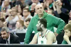 Παναθηναϊκός: Κρίσιμες ώρες για τον Πάρη Δερμάνη – Τα συγκινητικά μηνύματα των παικτών της ομάδας στον φροντιστή τους