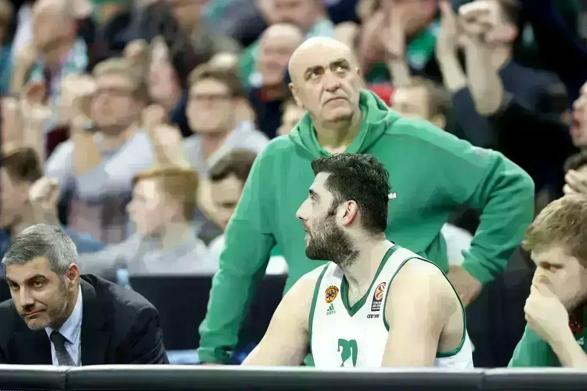 Παναθηναϊκός: Κρίσιμες ώρες για τον Πάρη Δερμάνη – Τα συγκινητικά μηνύματα των παικτών της ομάδας στον φροντιστή τους