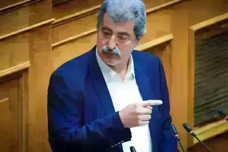 Πυρά Πολάκη σε Τσίπρα, Ηλιόπουλο και Ξανθό για το Astrazeneca