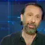 Ρένος Χαραλαμπίδης: «Δεν παντρεύτηκα ποτέ γιατί…» – Η αλήθεια που αποκάλυψε στα 53 του χρόνια