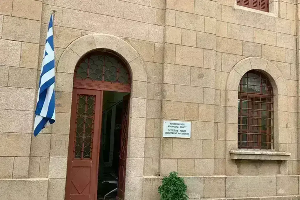 Ρόδος: Αναστάτωση στην υποδιεύθυνση Ασφαλείας του νησιού – Αλλοδαποί προσπάθησαν να αρπάξουν την ελλ