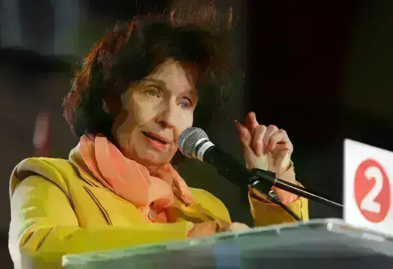 Βόρεια Μακεδονία: Το είπε και το έκανε η νέα πρόεδρος Γκορντάνα Σιλιάνοφσκα – Αποκάλεσε τα Σκόπια, «Μακεδονία» κατά την ορκωμοσία της