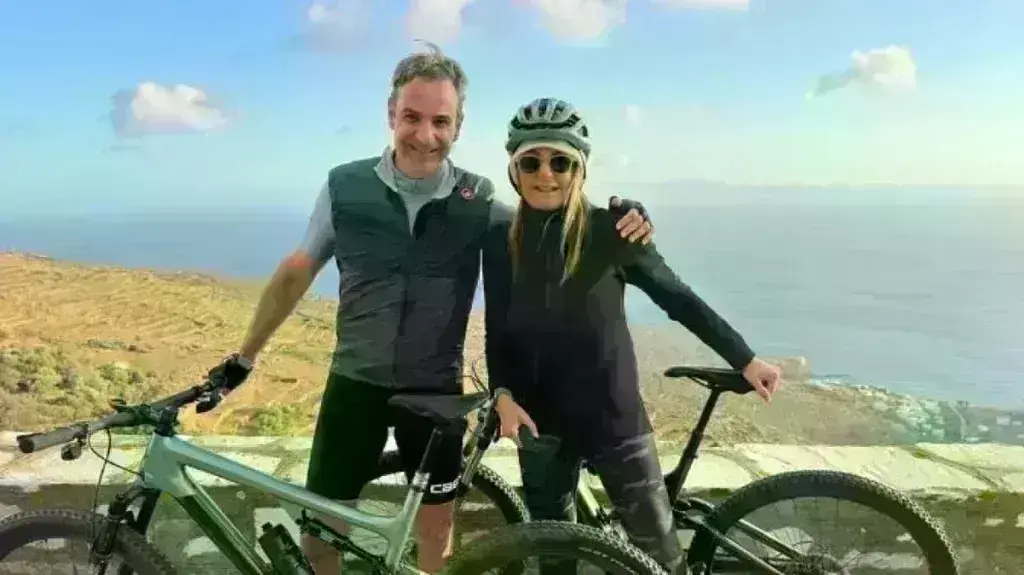 Ανάρτηση Μητσοτάκη για το Πάσχα: Βόλτα με το ποδήλατο μετά το αρνί, βοηθάει και στη χώνεψη
