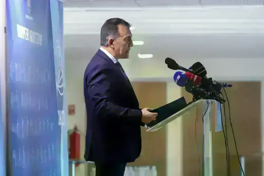 Γιάννης Βρούτσης: «Παρωδία ο τελικός του κυπέλλου, ανεπανάληπτος ο θρίαμβος του Παναθηναϊκού στο Βερ