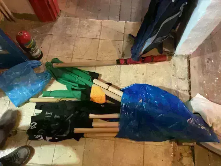 ΕΛ.ΑΣ.: Τι εντόπισε στα κατειλημμένα κτίρια σε Εξάρχεια και Άγιο Παντελεήμονα – Καρέ καρέ η επιχείρηση εκκένωσης [βίντεο]