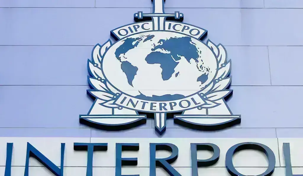 Ιντερπόλ: Υποψήφιος για επικεφαλής κατηγορείται για τη συμμετοχή του σε απαγωγή Ινδών επιχειρηματιών