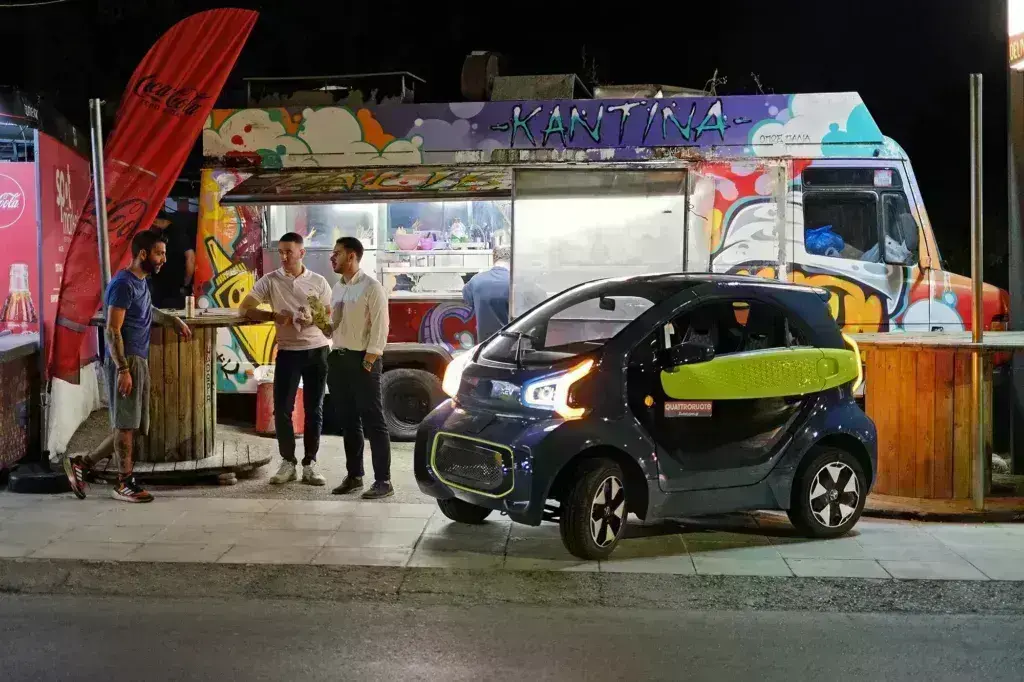 Στα “βρώμικα” της Αθήνας, με ένα αυτοκίνητο που χωράει παντού!