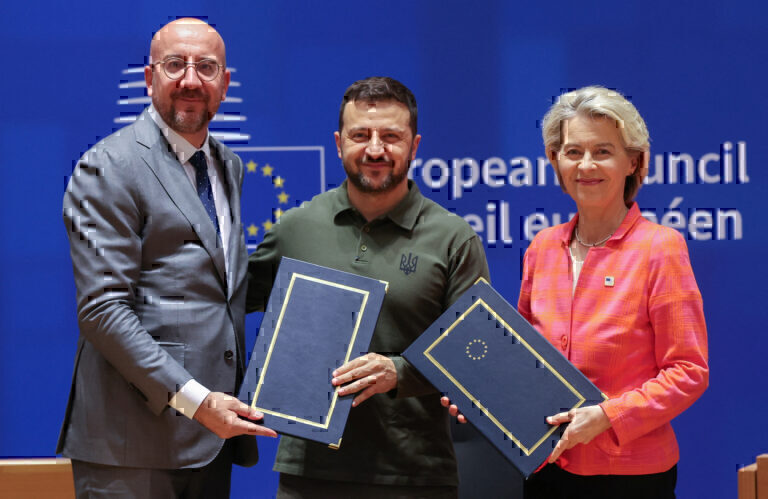 Συμφωνία ασφαλείας με την ΕΕ υπέγραψε η Ουκρανία στη Σύνοδο κορυφής