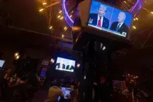 Ντιμπέιτ Μπάιντεν – Τραμπ: Αλήθειες και ψέματα από την σφοδρή μονομαχία