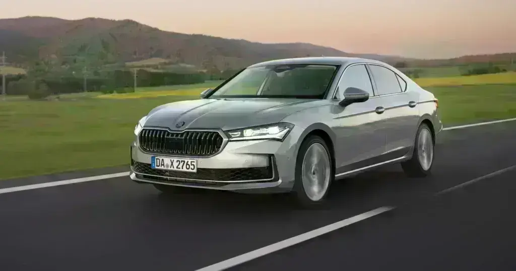 Οδηγούμε το νέο Skoda Superb: Υπέροχο όπως πάντα!