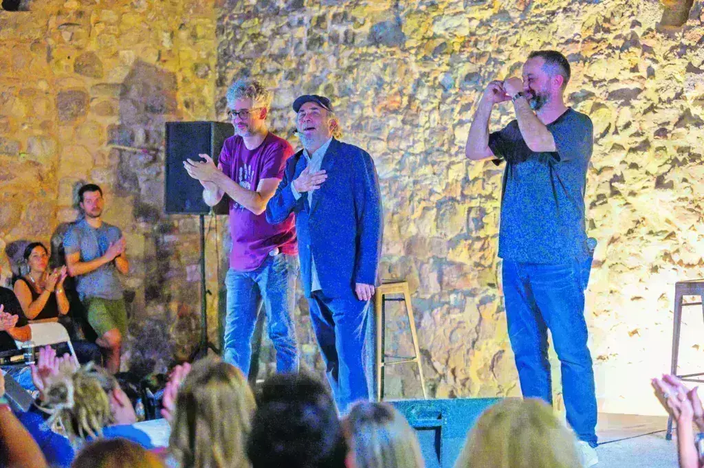 Λάκης Λαζόπουλος, Ζήσης Ρούμπος και Δημήτρης Χριστοφορίδης καταχειροκροτήθηκαν.