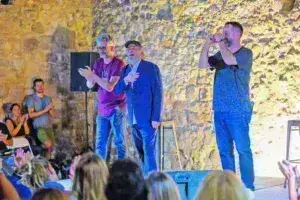 Λάκης Λαζόπουλος, Ζήσης Ρούμπος και Δημήτρης Χριστοφορίδης καταχειροκροτήθηκαν.