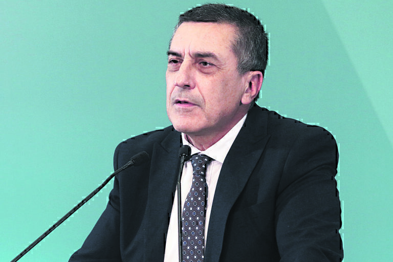 Πανώλη: Γιατί ο Κουρέτας καρατόμησε τον προϊστάμενο της Κτηνιατρικής Υπηρεσίας;