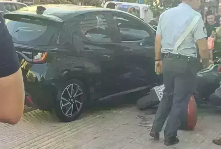 Σοβαρό τροχαίο στην Κηφισίας: Αμάξι παρέσυρε πεζούς δίπλα σε στάση λεωφορείου