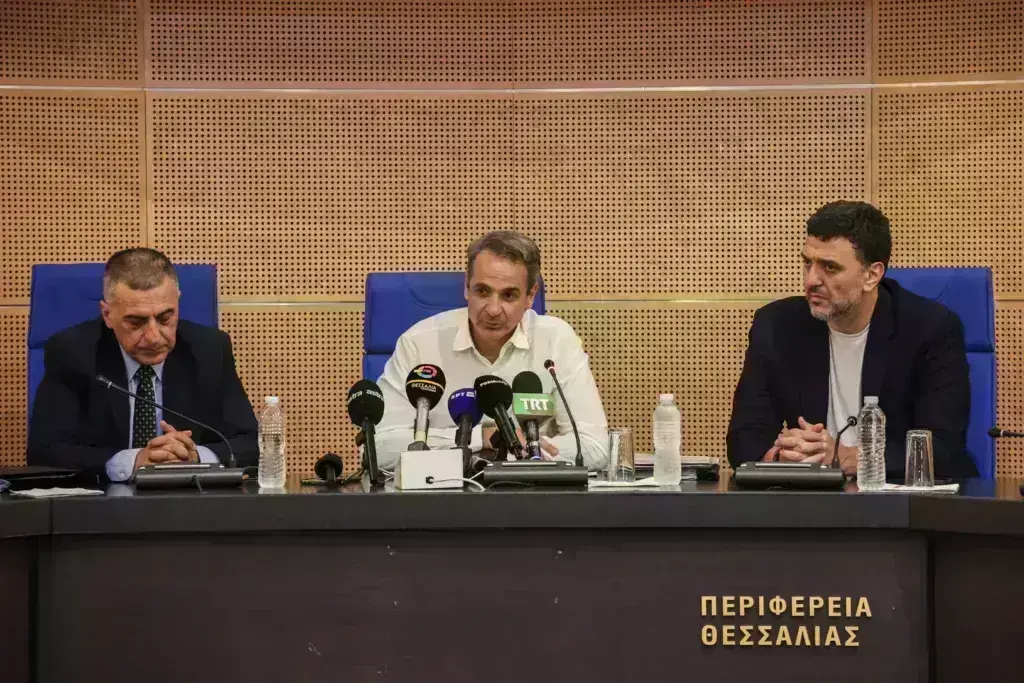 Μητσοτάκης: Εγκαινίασε το νέο Επιχειρησιακό Κέντρο Πολιτικής Προστασίας στη Λάρισα