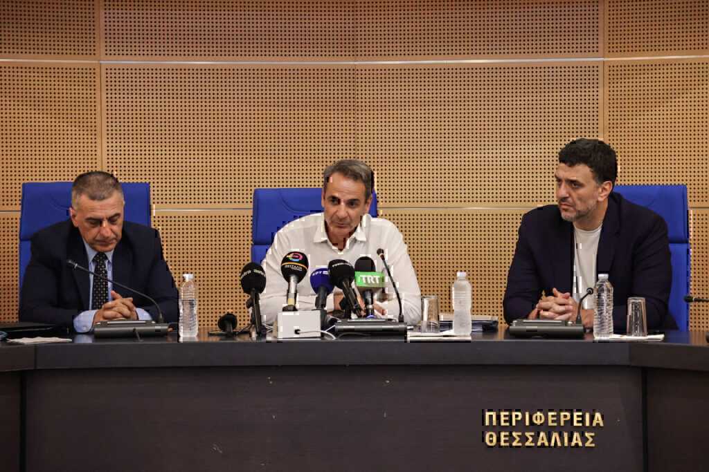 Μητσοτάκης: Εγκαινίασε το νέο Επιχειρησιακό Κέντρο Πολιτικής Προστασίας στη Λάρισα