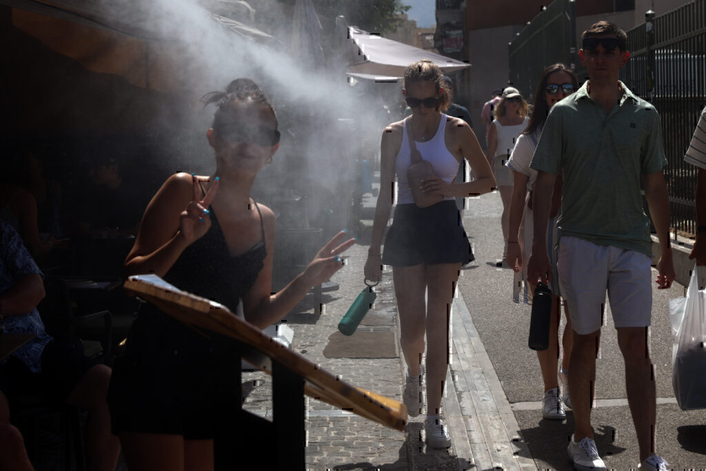Καιρός: Ο καύσωνας «σαρώνει» τη χώρα – Οι 8 περιοχές που «έβρασαν» από τη ζέστη