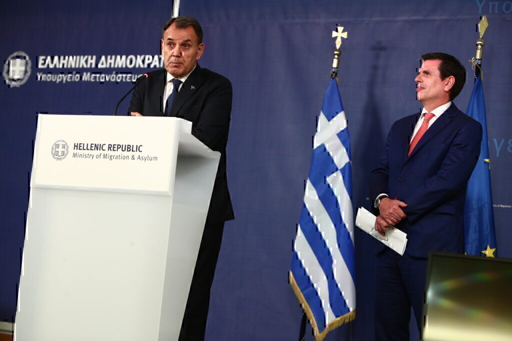 Τελετή παράδοσης-παραλαβής στο υπουργείο Μετανάστευσης