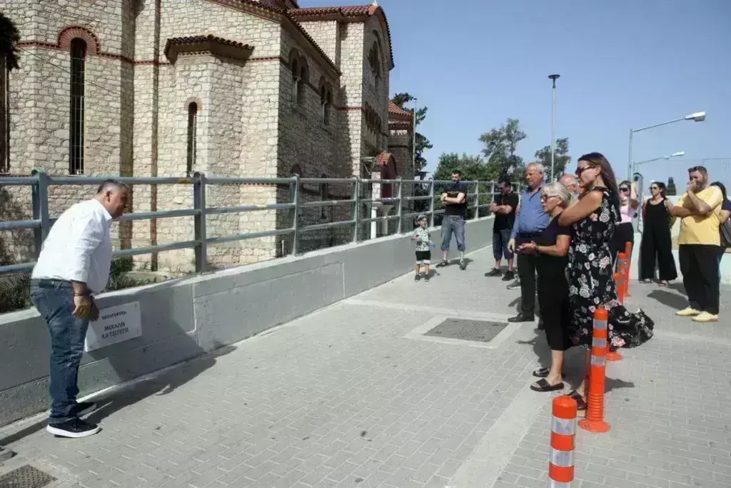 ΑΕΚ: Τίμησε τον Μιχάλη Κατσούρη δίνοντας το όνομά του στην πεζογέφυρα έξω από το γήπεδο