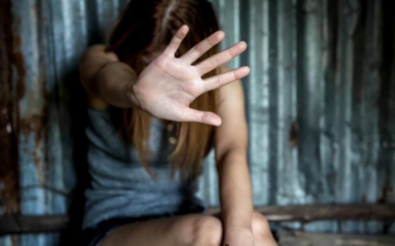 Ρόδος: Βιντεοσκοπούσε τη θετή του κόρη την ώρα που αυτή έκανε μπάνιο