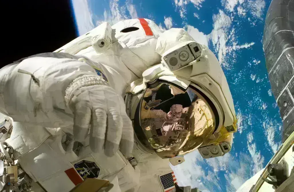 Ανατροπή: Η σύζυγος αστροναύτη της NASA που υποστήριζε ότι ήταν θύμα του «πρώτου εγκλήματος» παραδέχθηκε οτι είπε ψέματα